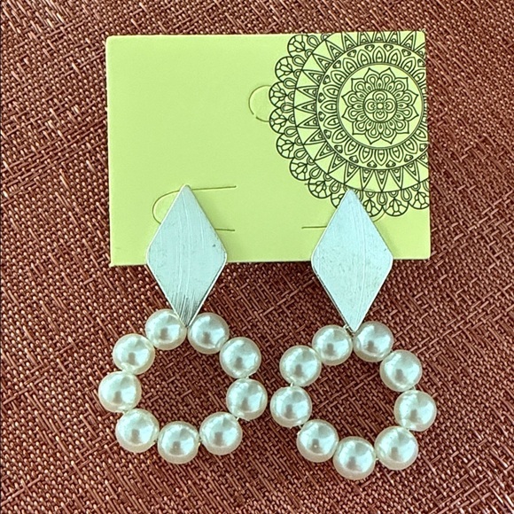 Jewelry - Elegant Silver and Pearl Hoop Earrings